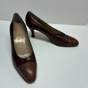 Vintage women's Salvatore Ferragamo leather pump